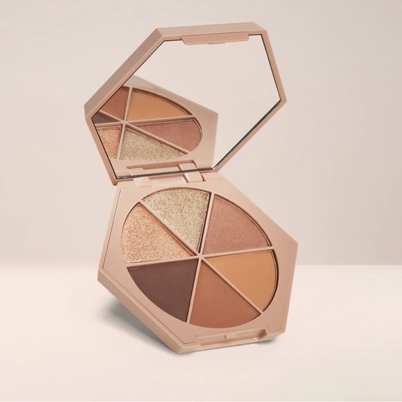 Em Cosmetics eye shadow palette - Picture 1 of 6